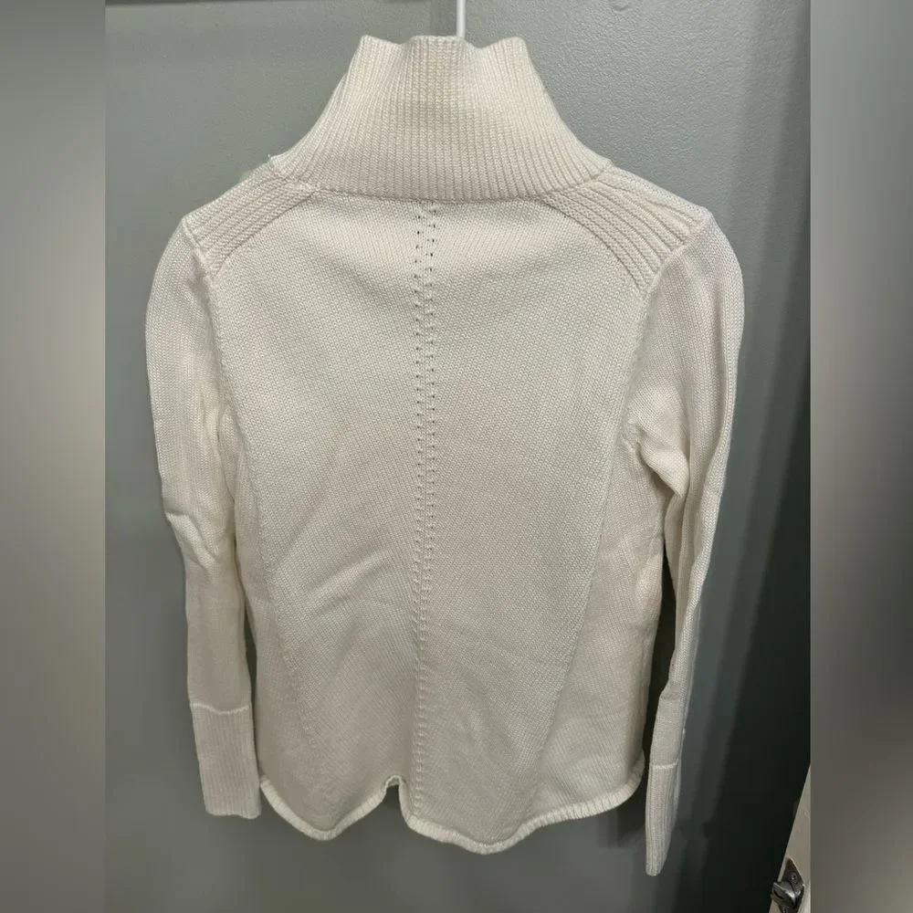 Women’s White House Black Market Sweater - M